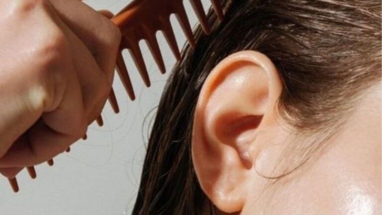 Jak i dlaczego warto myć szczotkę do włosów?